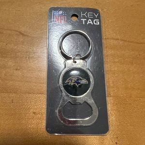 ONE BRAND NEW NFL BALTIMORE RAVENS KEYTAG CTM5